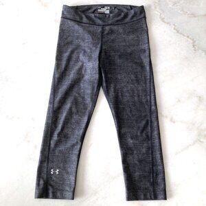 Like new! Worn 1x - Under Armour Heat Gear compression leggings dark grey crops